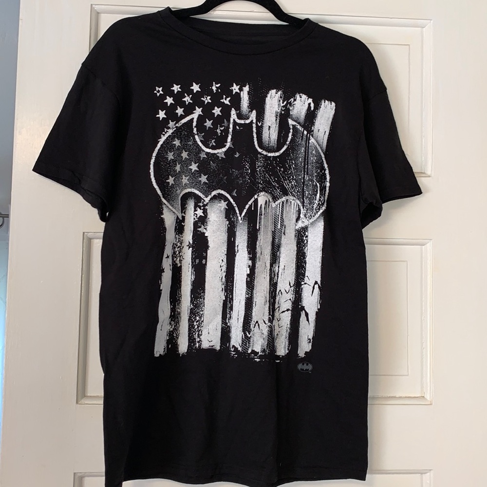 Medium Mens 100% cotton Batman American flag black and white T-shirt